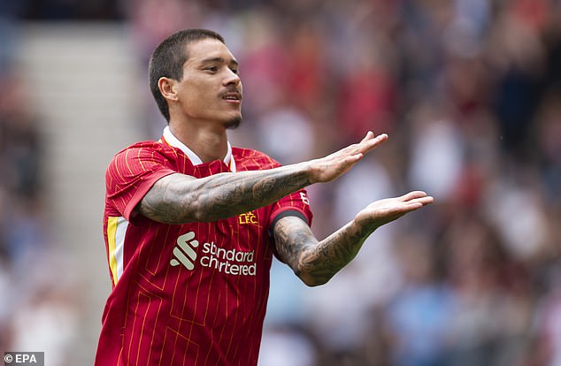 Nunez je također ponovio još jednu Jotinu proslavu nakon njegovog cilja u prijateljskom