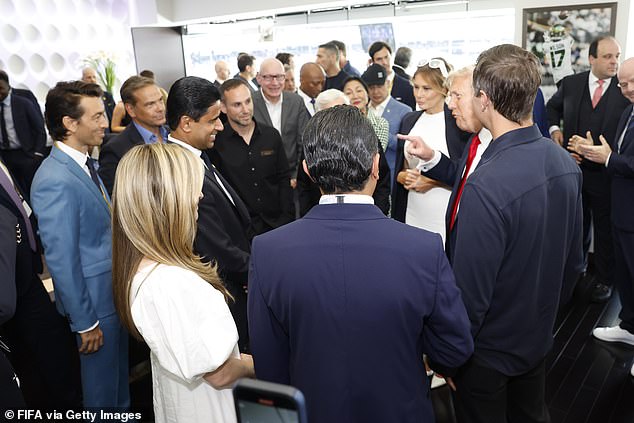 U VIP Suiteu, Trump je razgovarao s predsjednikom PSG-a Nasserom al-Khelaifijem i drugim velikim imenima