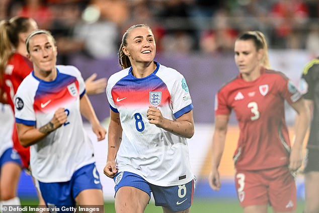 Nedjeljni naglašeni rezultat zabilježeno je šest različitih strijelca golova - Stanway 13 (PEN