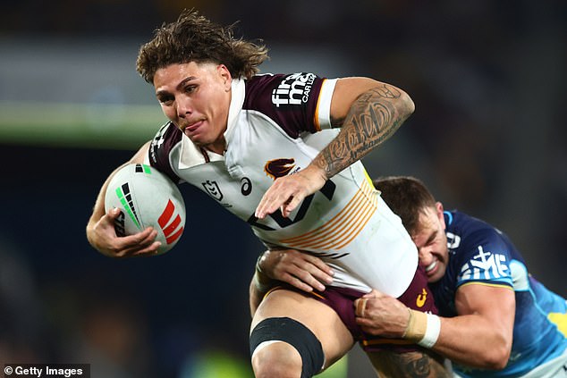 Reece Walsh pokazuje frustraciju nakon ispadanja prolaza pored kotonija kasno u prvom poluvremenu