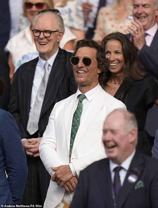 Američki glumac, 55, bio je među slavnim osobama koje su gledale kako Jannik Sinner pobijedio Carlosa Alcaraza do titule Wimbledona u Kraljevskoj kutiji sa zvijezdama u nedjelju