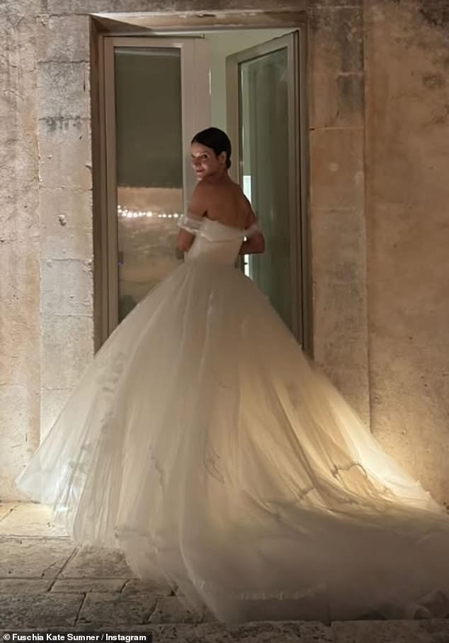 Kate se zadivila za zadivljujućim fotografijama u svojoj vjenčanici