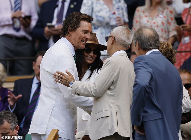Matthewu se pridružila njegova supruga Camila Alves, jer su ga u Kraljevskoj kutiji primijetili sretno pozdravljajući kolege gledatelje, uključujući Andre Agassi (viđen pozdrav Sadiq Khan)