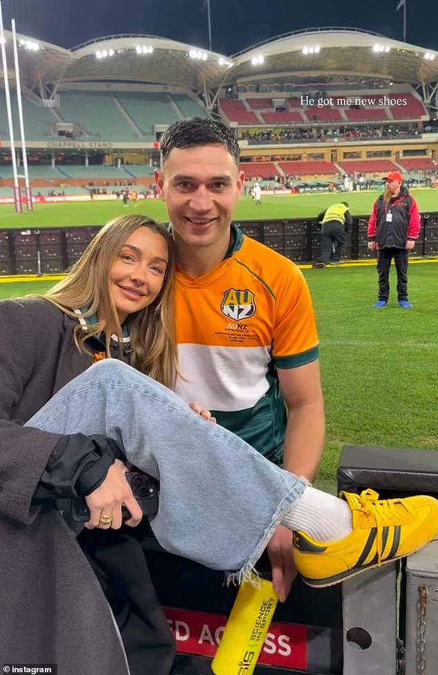 Aussie influencer i modni dizajner, 29, odveo se na Instagram kako bi podijelio slatku sliku u kojoj je pozirala sa svojim ragbi Beauom, 28, koja je novozelandska ragbi sindikata i izvan leđa za North Harbor u Miter 10 Cup. Oboje na slici