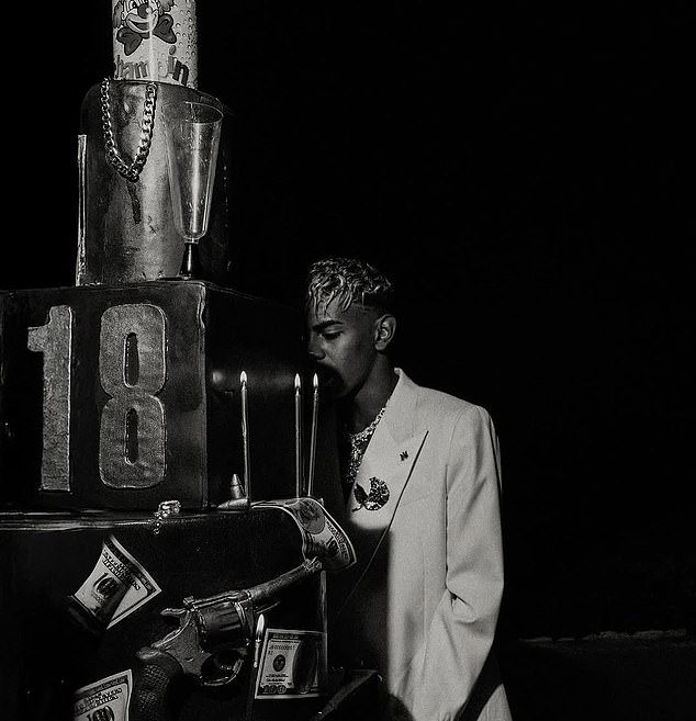 Proslava rođendana također je kritizirana zbog navodnog iskorištavanja ljudi s patuljkama