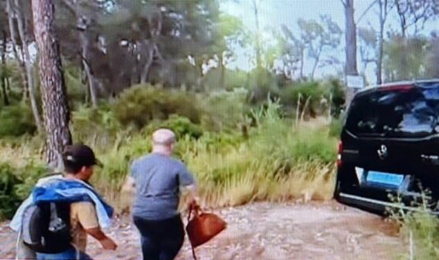 Yamal je u središtu pozornosti zbog navodnog 'iskorištavanja ljudi s patuljkama', prikazano ovdje nakon ulaska u kontroverznu stranku Barcelone Teen senzacije