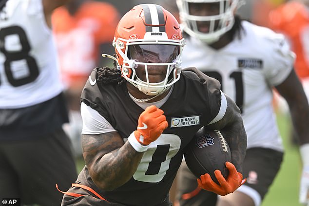 Očekivalo se da će se Judkins natjecati za početni posao, a Nick Chubb se kretao u Houston