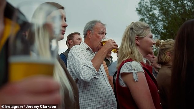 U svom 'najskuplji, najvećem oglasu, Jeremy se nadao da će to potaknuti ljude da kupuju njegovu diddly čučanj farmu Hawkstone Lager