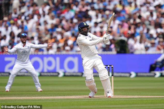 Jasprit Bumrah pružio je tvrdoglav cameo jer je Indija izgledala kao da se zavija prema pobjedi