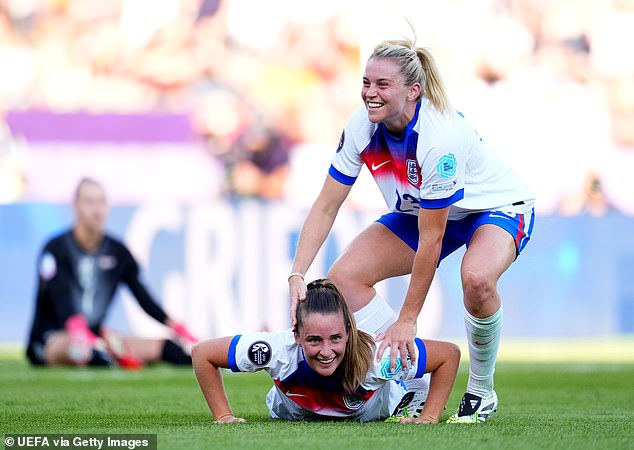 Toone i Alessia Russo Telepatska veza s terena neprekidno se prebacuje na njega