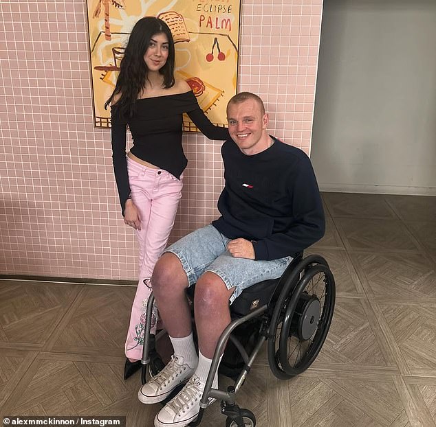 McKinnon je rekao da kupovina ulaznica za sebe i svoju obitelj na stadionu nije problem jer voli sjediti na brdu s navijačima