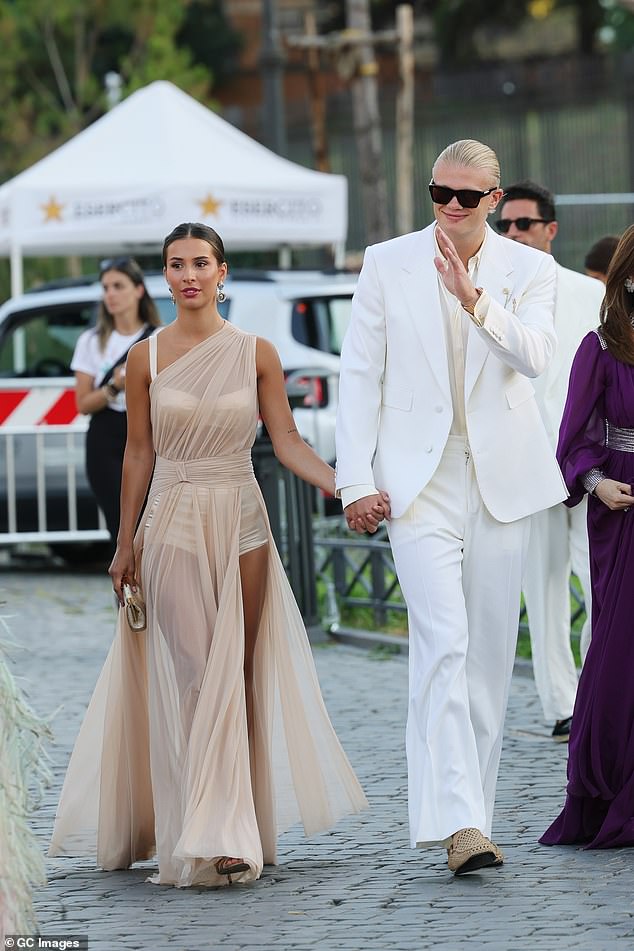 Haaland je mahnuo dok su on i Johansen viđeni kako dolaze na show u talijanskoj prijestolnici