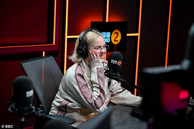 No, Anne-Marie je nedavno otkrila da je patila od post-natalne depresije i post-natalne anksioznosti nakon rođenja sedam