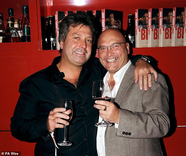 MailOnline shvate da su BBC rekli za produkcijsku tvrtku MasterChef Banijay da bi emisija trebala smanjiti vrijeme zaslona Gregg -a i Johna na minimum u svjetlu nalaza izvještaja