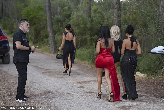 Događaj tematske mafije izvukao je kritike usred tvrdnji da su žene s 'specifičnim mjerenjima dojke bile plaćene za prisustvovanje'