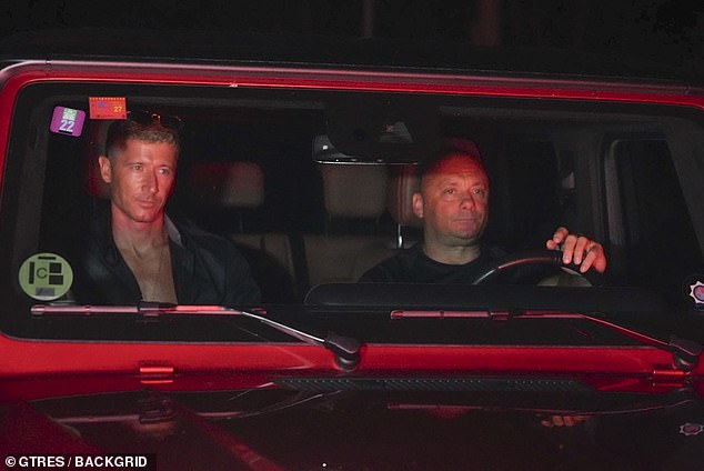 Njegov 36-godišnji suigrač u Barceloni Robert Lewandowski (lijevo) prikazan je