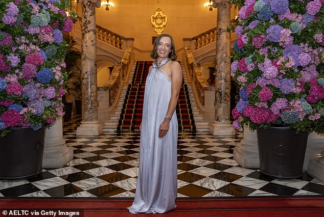 SwiaTek je nosio glamuroznu haljinu od lila od strane Stella McCartney u vrijednosti od više od 2.000 dolara (1494 £)