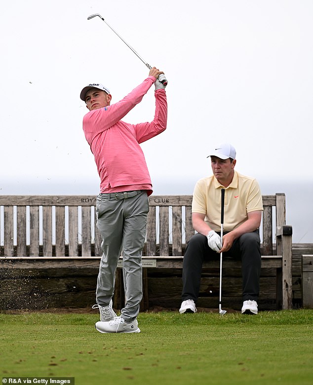 Bob MacIntyre pažljivo prati škotskog amatera Connora Grahama u Royal Portrush
