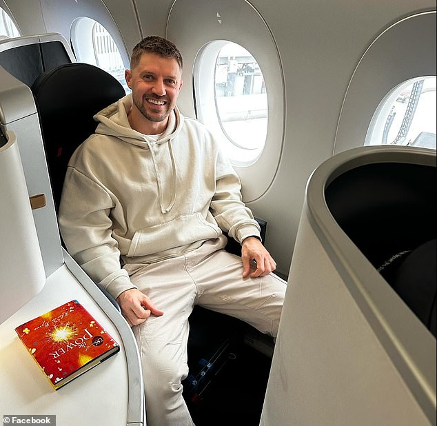 Adam je osnivač tvrtke InterOr Design tvrtke Panoramski Properties, koja se može pohvaliti velikim imenima, uključujući Paul Pogba i Cristiano Ronaldo kao klijente
