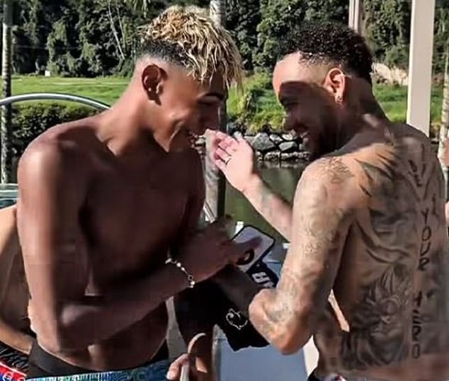 Usporedbe su učinjene između Yamala i Neymara, koji su tijekom karijere bili na prijemnom kraju kritike zbog niza raskošnih stranaka