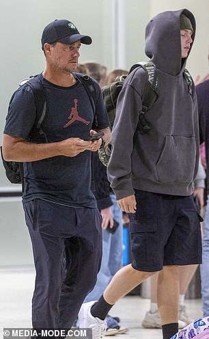 Cruz je izgledao poražen nakon dugog leta iz Velike Britanije