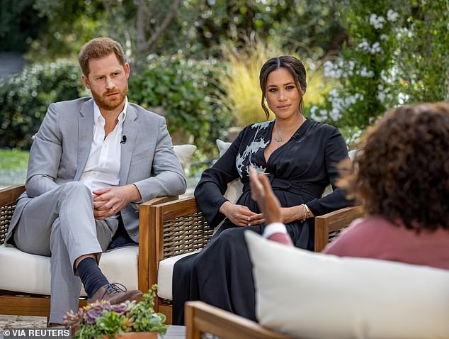 Winfrey je osobito obavio svoj prvi intervju nakon preseljenja u Kaliforniju i odlazak iz starijih kraljevskih dužnosti 2021