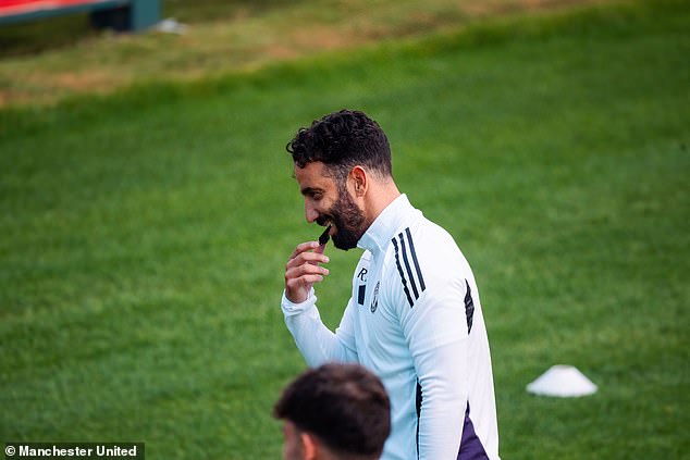 Ne pojavljuje se na Man Unitedu pod Rubenom Amorimom sa Sanchoom dijelom bombe s pet ljudi