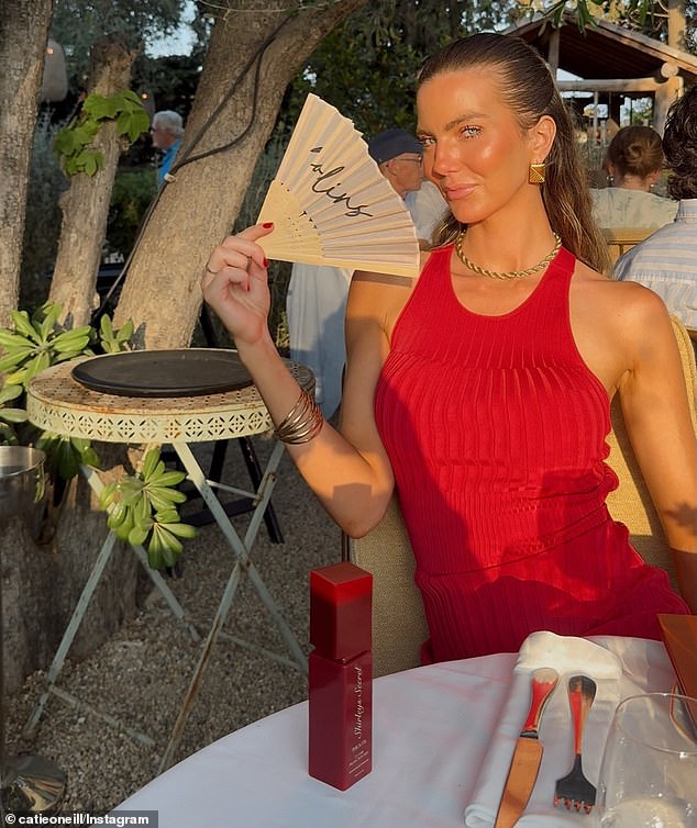 No, dok je bio suočen s povratnom reakcijom s isječka, njegov bivši Catie O'Neill živi La Dolce Vita dok uživa u luksuznom odmoru u Europi