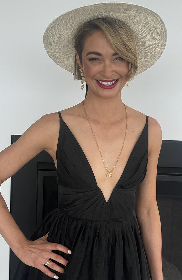 Žena u središtu virusnog videa sa zvijezdom AFL -a Wayne Carey pogodila je one koji su je snimili i otkrila da je ona pretrpjela 'neizmjernu nevolju'. Kate Aston, 38, (na slici) Izvršna direktorica marketinga i komunikacija u Melbourneu, opisala je širenje isječka kao 