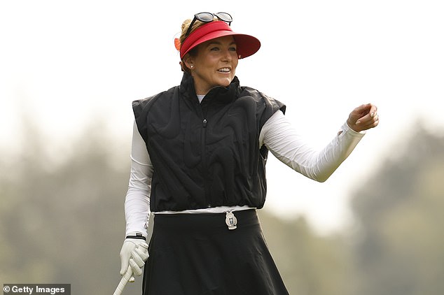 Još uvijek voli redovito igrati golf i natječe se na amaterskim turnirima kad može