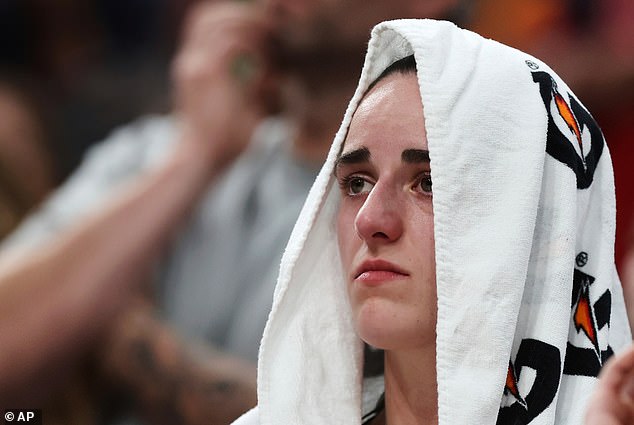 Caitlin Clark bila je jedna od Gillisovih meta tijekom svog uvodnog monologa u srijedu