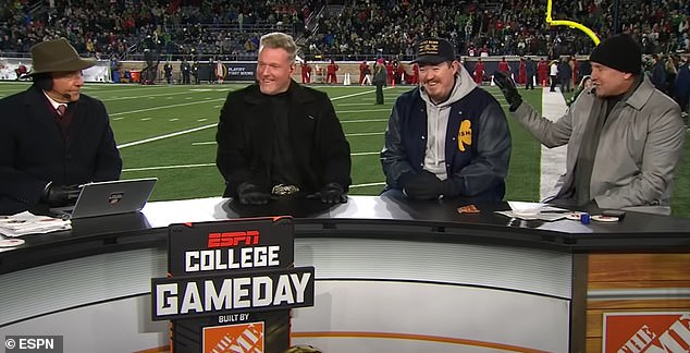 Gillis se prethodno pojavio na nogometnom programu 