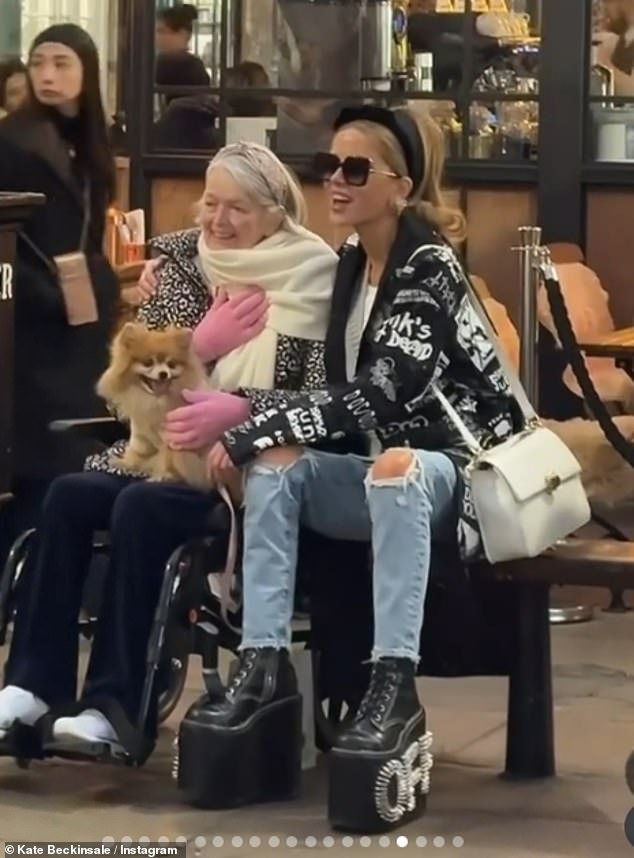 Dodala je: 'Mama, toliko te volim. Ovo je moj najveći strah otkad sam oca pronašao mrtvog u pet i ja sam ovdje. O, moja mama .. Žao mi je, žao mi je. Tako mi je žao '