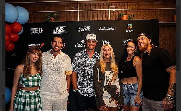 Kelce i djevojka Taylor Swift pokušavali su zadržati nizak profil tijekom izvan sezone