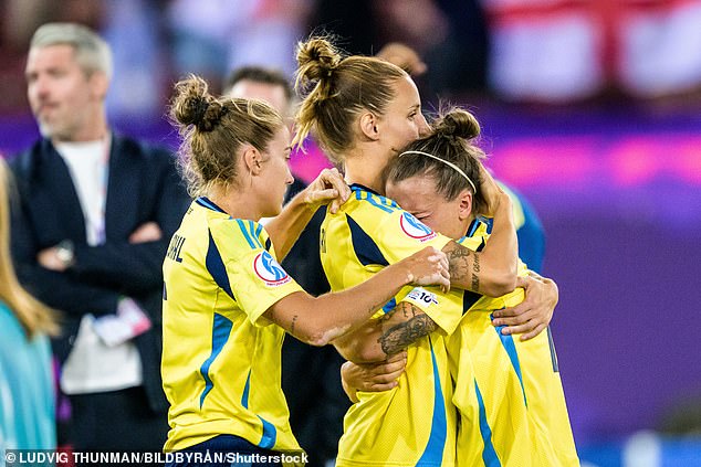 Švedska šef Peter Gerhardsson otkrio je nakon igre da je održao sastanak kako bi razgovarao o kaznama prije utakmice