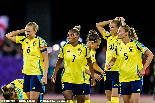 Falkov štrajk na kraju je otplovio preko prečke kako bi Engleska omogućila da se vrati u pucnjavu