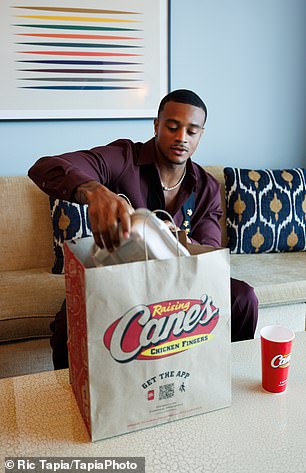 Surtain II prikazano prije nego što se ubaci u njegovu hranu