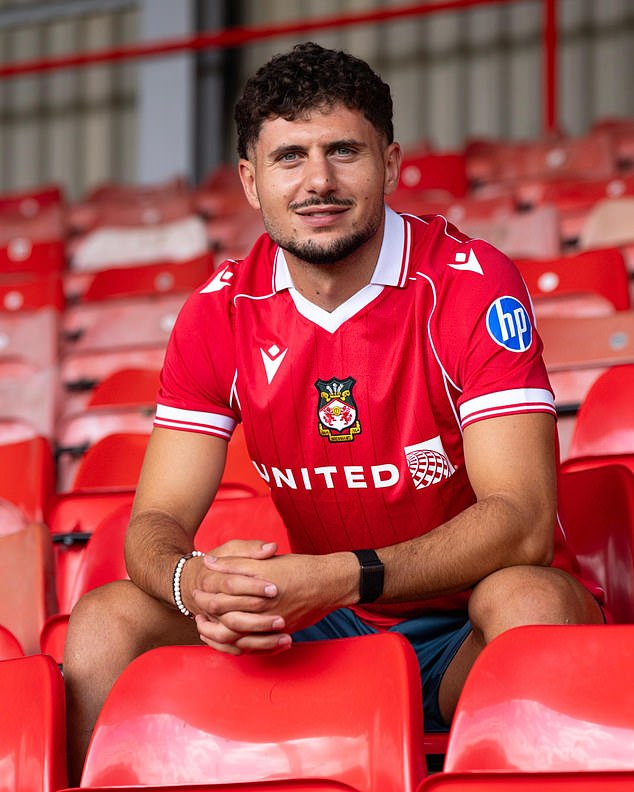 24-godišnji novozelandski branič potpisao je trogodišnji ugovor za početnih 2,16 milijuna funti