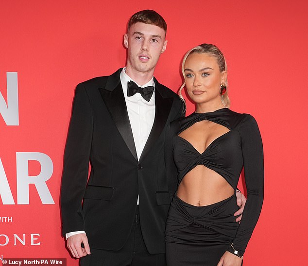 Njegovo putovanje dolazi samo nekoliko dana nakon što su se on i djevojka Connie Grachollowoleo jedni drugima na društvenim mrežama