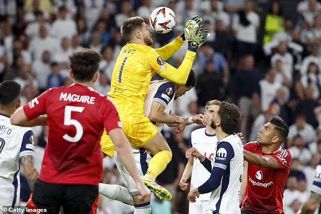 Guglielmo Vicario, na slici u finalu Lige Europa, osobito je flappy iz set-komada