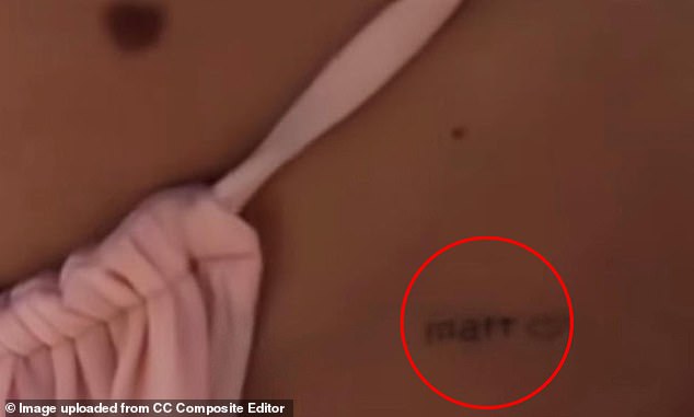 Tammy je debitirala tintu dok je uživala u odmoru bez djece na Maldivima, pokazujući riječ 'Matt' pored ljubavnog srca u videu dok je svoju figuru izbacila u sićušnom bikiniju. Na slici: Izbliza tetovaže iz 2023. godine