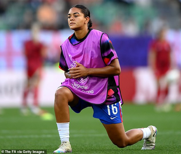 Engleski igrači jednoglasno su odlučili da ne uzimaju koljeno prije svog polufinala protiv Italije, rekavši da je vrijeme da pronađu novi način da se borite protiv rasizma