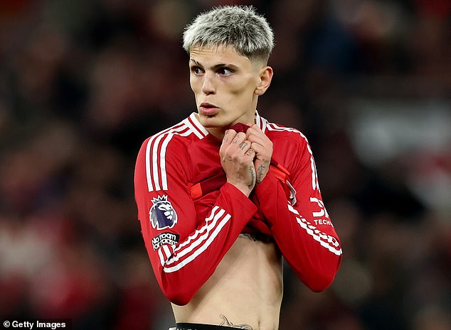 Alternativno, Chelsea se dugo divio Alejandro Garnacho, s zamjenom na karticama