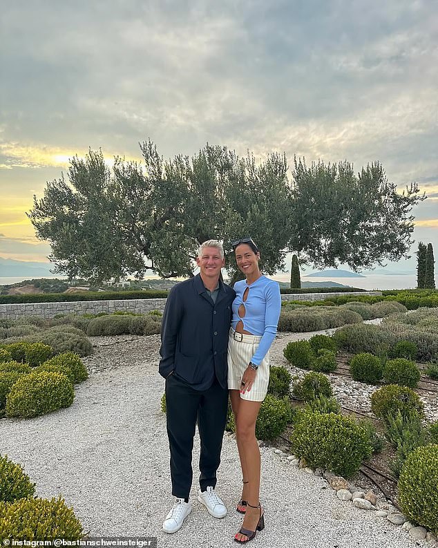 Odvojeni par dijeli troje djece - sve dječake - sa svojim najmlađim samo dvije godine