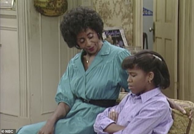 Regina King i glumica Marla Gibbs prikazane su u epizodi 227