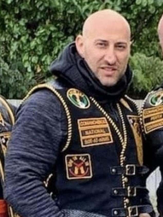 Zahed (na slici) bio je nacionalni narednik za oružje za bandu Comanchero