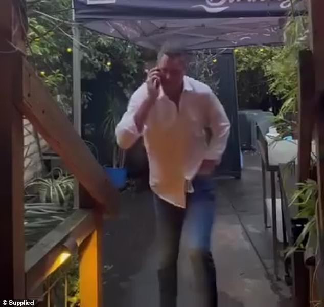 Žene koje su snimile video (na slici) optužile su Carey da ima seksualni susret sa ženom na mjestu - koje su on i žena oboje negirali u nesigurnim uvjetima