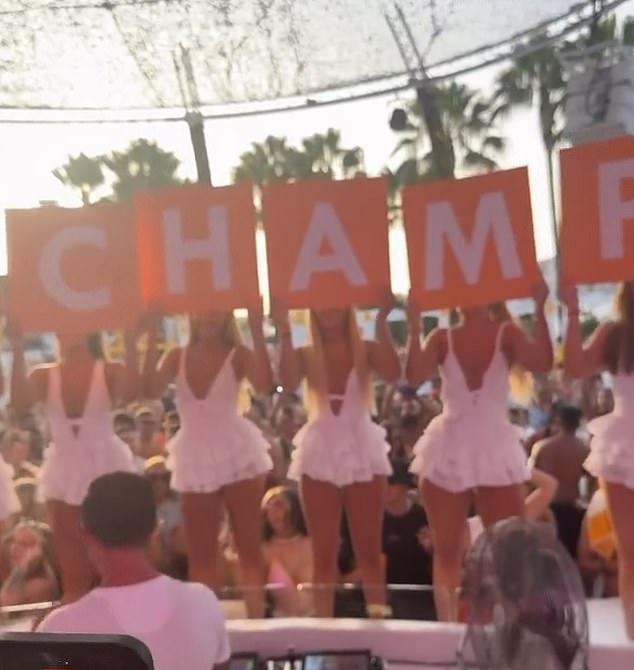 Klub Ocean Beach priredio je slavljenički zabavu za 'Svjetskog prvaka' nakon trijumfa Svjetskog kupa u Chelseaju