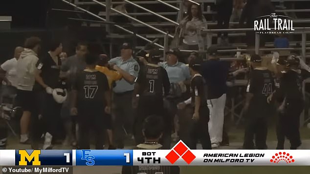 Umri i pripadnici sigurnosti brzo su intervenirali kako bi razbili napete scene