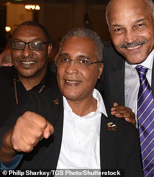 Michael Watson (centar) također će biti formalno prepoznat